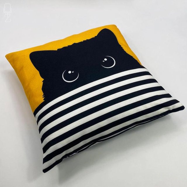 VIKAMA Minimalistischer Katzen-Kissenbezug mit gestreiftem Druck in Schwarz und Gelb, B/B: 45 x 45 cm - Bild 1