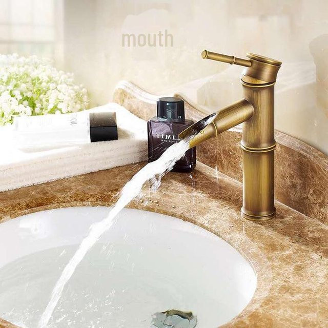 VividTrove Badezimmer Armatur für Heiß- und Kaltwasser aus Kupfer und Messing in Beige und Gold mit mattem Brushed Brass Finish - Bild 1