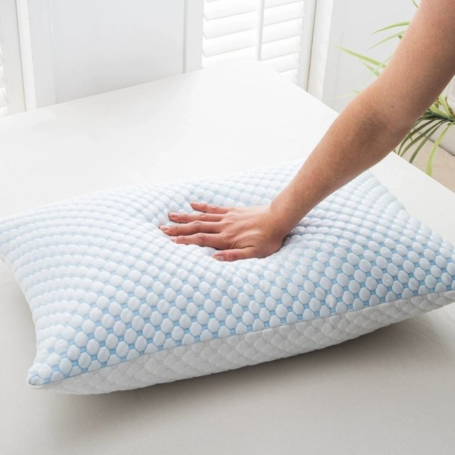 EGW Kühlendes Memory-Schaum-Nackenkissen mit verstellbarer Höhe, atmungsaktiv und waschbar, B/T: 76 x 51 cm, Farben: Blau/Weiß - Bild 1