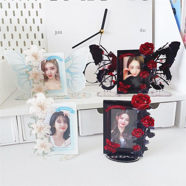 UUnique Rosen Acryl Kartenhalter für Polaroid und Fotokarten, Memo-Holder mit floralem Design, Transparent - Bild 1