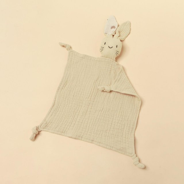 Weiche quadratische Babydecke mit Ohrenhasen-Motiv und Katzengesicht-Stickerei in Beige von MARKET-1 - Bild 1