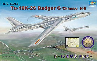 Trumpeter Tupolev Tu-16K 26 Badger, Modell, 1:72 - Bild 1