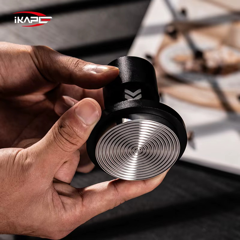 IKAPE V6 Impact Espresso Tamper in Schwarz, kalibrierte doppelte Feder für 51 mm, 54 mm und 58 mm Siebträger, Barista-Zubehör aus Edelstahl - Bild 3