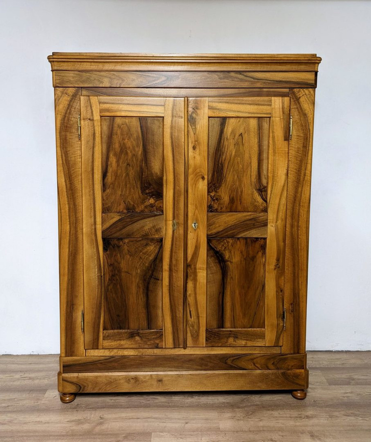 Antik Biedermeier Schrank aus Nussbaum in Braun von Antikhof Brück, ca. 1840, B/T/H: 148 x 56 x 199 cm - Bild 1