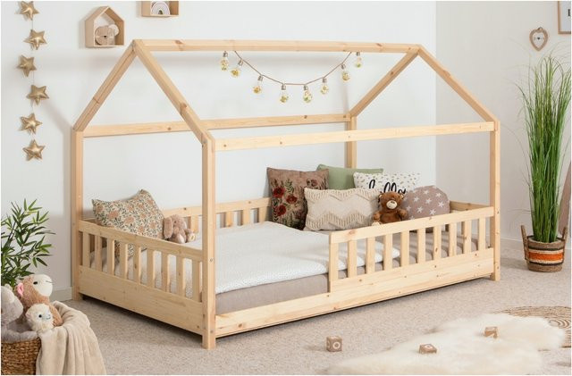 TiCAA Kinderbett Hausbett Kay aus Kiefer Massivholz in Weiß mit Rolllattenrost und variablem Rausfallschutz im Montessori-Stil - Bild 1