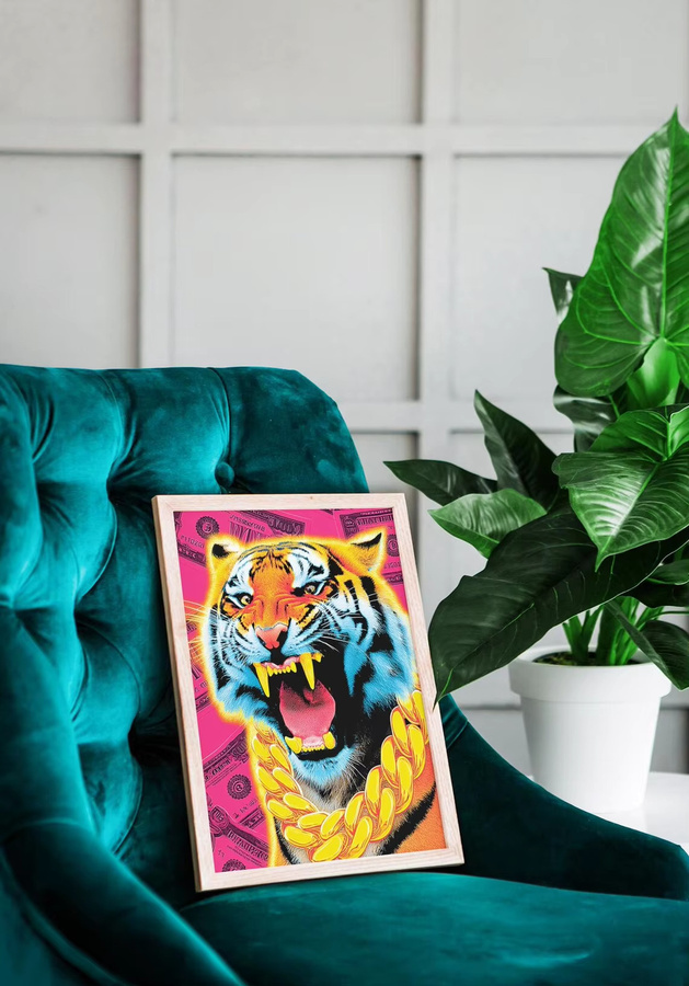 Tiger Pop Art Wandposter mit brüllender Wildkatze und Goldkette in Gold und Multicolour - Bild 4
