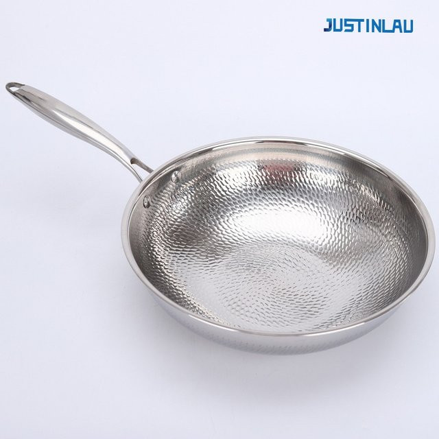 JUSTINLAU Wok Bratpfanne aus Edelstahl mit Antihaft-Titan-Beschriftung und Fischschuppen-Hammer-Muster in Silber, Durchmesser: 34 cm - Bild 1