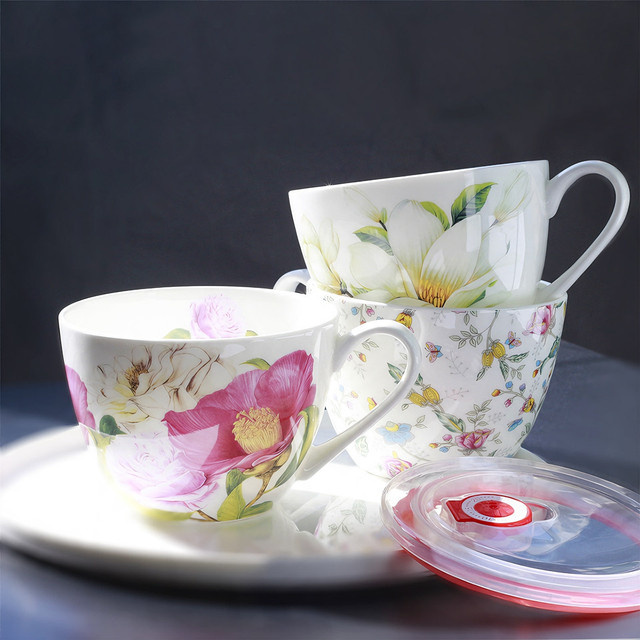 Bacugi Frühstückstasse aus Knochenporzellan mit floralem Design in Weiß und Gelb, 550 ml - Bild 1