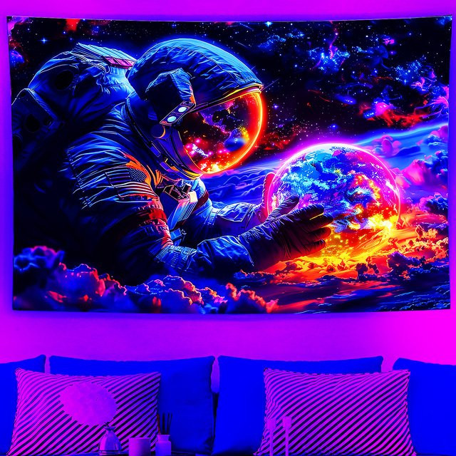 VIKAMA Cosmic Exploration Wandteppich mit Astronaut und Sternenhimmel in Multicolour, B/H: 60 x 40 cm - Bild 1