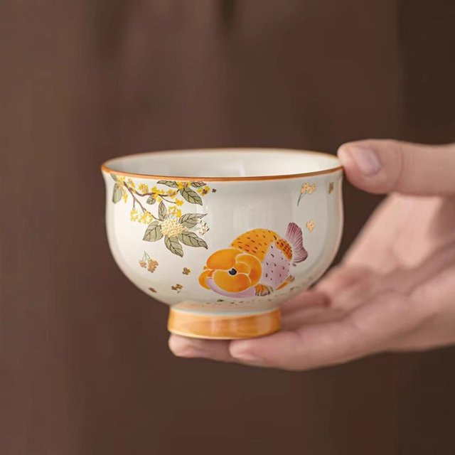 Keramische Teetasse mit Goldfisch-Design in Mehrfarben für Teezeremonien - Bild 1
