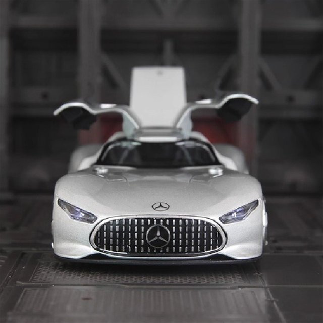 RMZ City GT 300SL Sportwagenmodell in Weiß und Silber, Maßstab 1:32, Druckguss-Metallmodell mit Licht und Sound sowie öffnungsbaren Türen - Bild 1