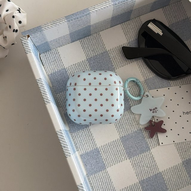 Apple Schutzhülle für AirPods Pro und AirPods (1, 2, 3, 4) mit blauem Polka Dot Muster und Stern-Anhänger, stoßfest - Bild 1