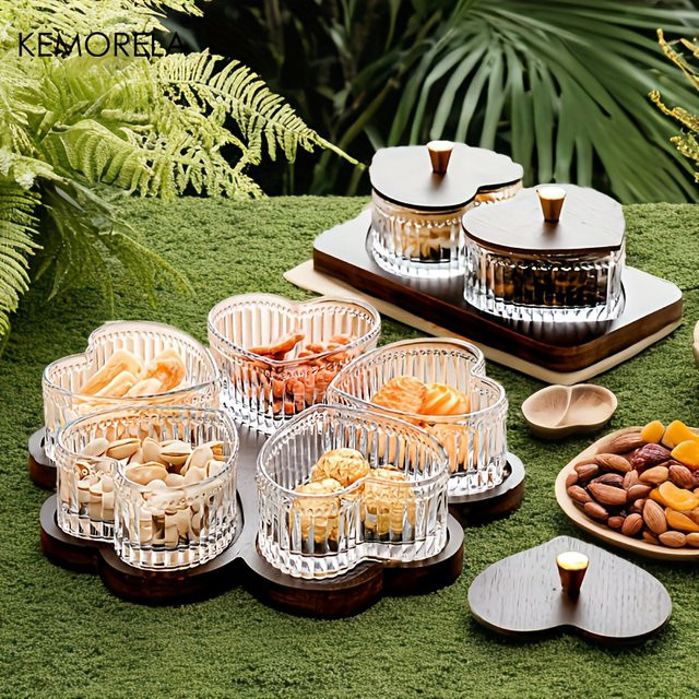 KEMORELA Herzförmige Glasschüssel mit Holzfuß, transparenter Obstteller für Obst, Snacks und Desserts - Bild 1