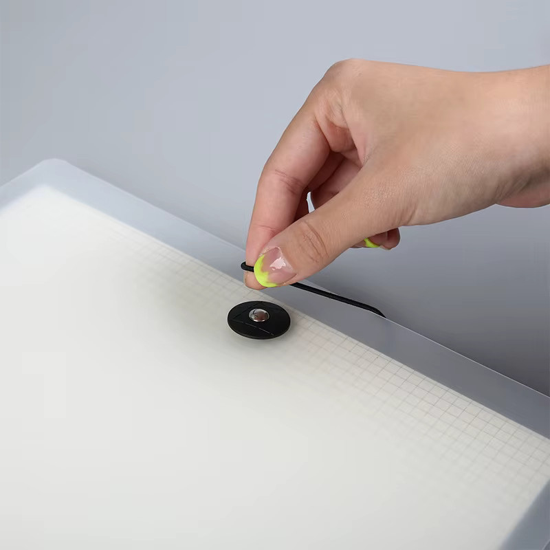 Transparenter Clip-Ordner aus Kunststoff für A4 Dokumente und Notebooks - Bild 2