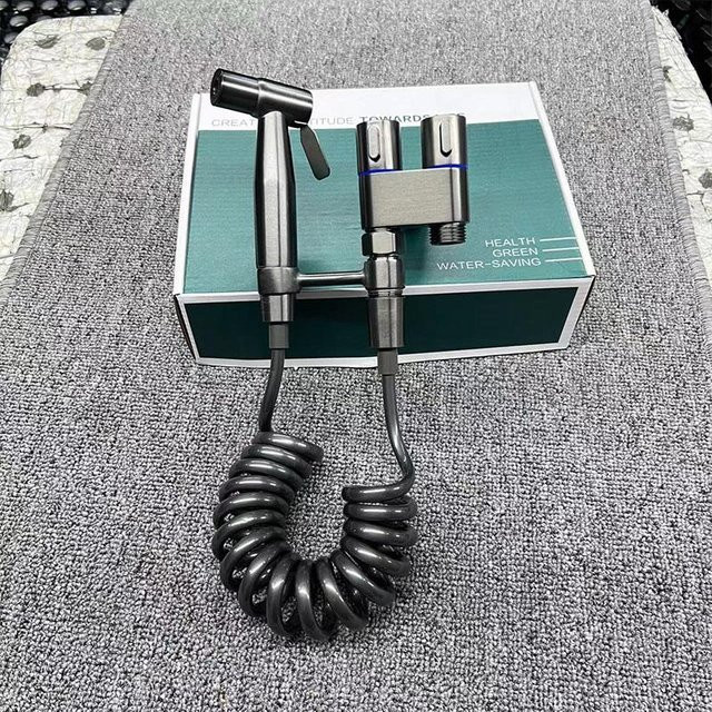 Binchi Handheld Bidet Sprühgerät mit Doppel-Ausgangswinkelventil in Matt Schwarz - Bild 1