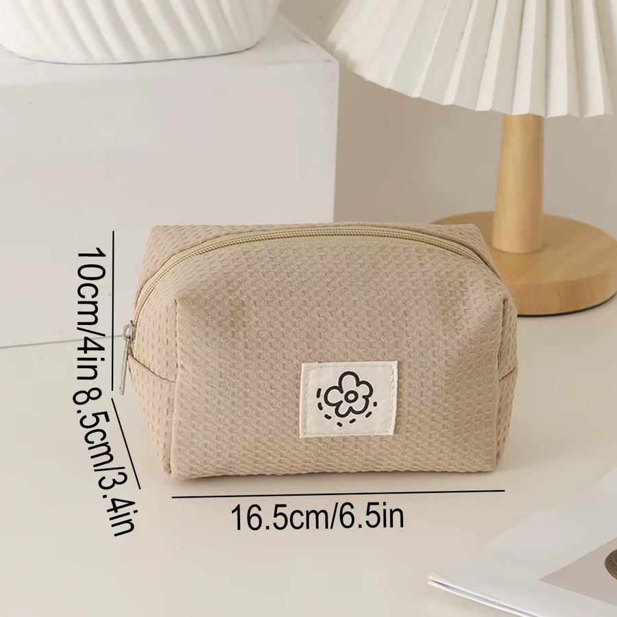 Einfaches Federmäppchen in Grün als flaches Textil-Etui mit Reißverschluss für Bürobedarf und Studenten - Bild 1