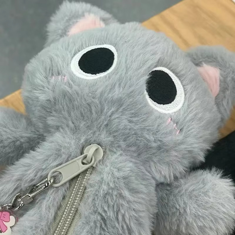 LUSQI Plüsch Federmäppchen und Geldbörse in Grau im Kawaii Tier Design als Stifthalter und Desktop Organizer für Studenten und Schulbedarf - Bild 2