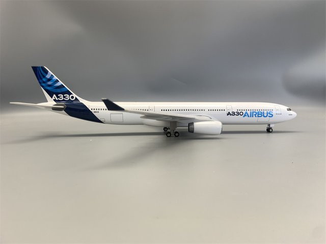 ZOCO Flugzeug Modell Prototyp A330, Diecast, mit LED Licht & Rad, Kunststoff - Bild 1