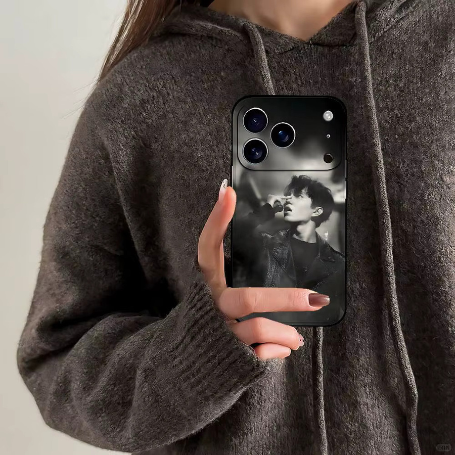 Dimash Kudaibergen Handyhülle für iPhone 16 15 14 13 12 11 Pro Max Plus Mini XR XS SE in Schwarz - Bild 2