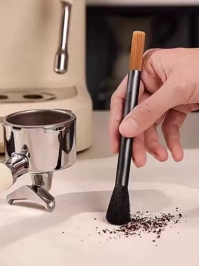 JETTING Reinigungsbürste für Kaffeemühlen und Siebträgermaschinen in Schwarz und Holzoptik - Bild 6
