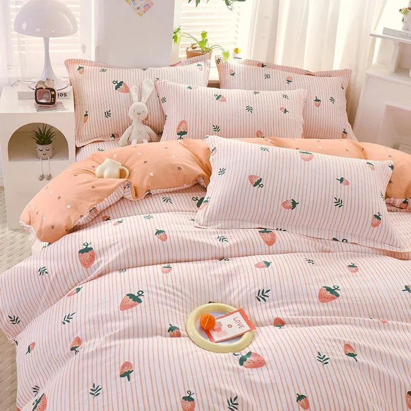 Kawaii Bettwäsche-Set aus Baumwolle mit Erdbeer- und Streifenmuster, wendbar, inklusive 2 Kissenbezügen, B/H: 160 x 210 cm - Bild 1