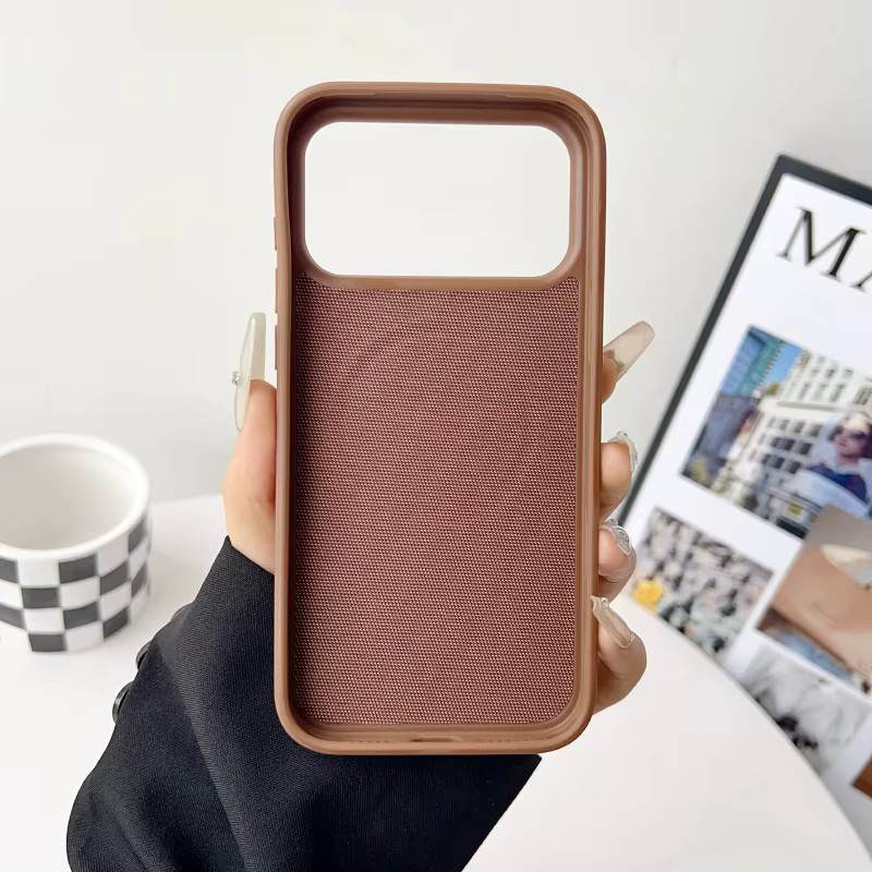 Apple Techwoven Schutzhülle mit MagSafe für iPhone 17 Pro Max, iPhone 17 Pro und iPhone 17 in Blau und Braun - Bild 3