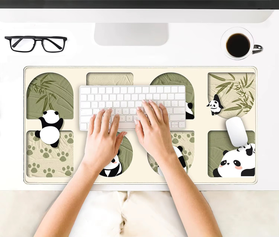 Beige Kawaii-Panda-Schreibtischunterlage mit genähten Kanten und rutschfester Basis für Büro und Gaming - Bild 3