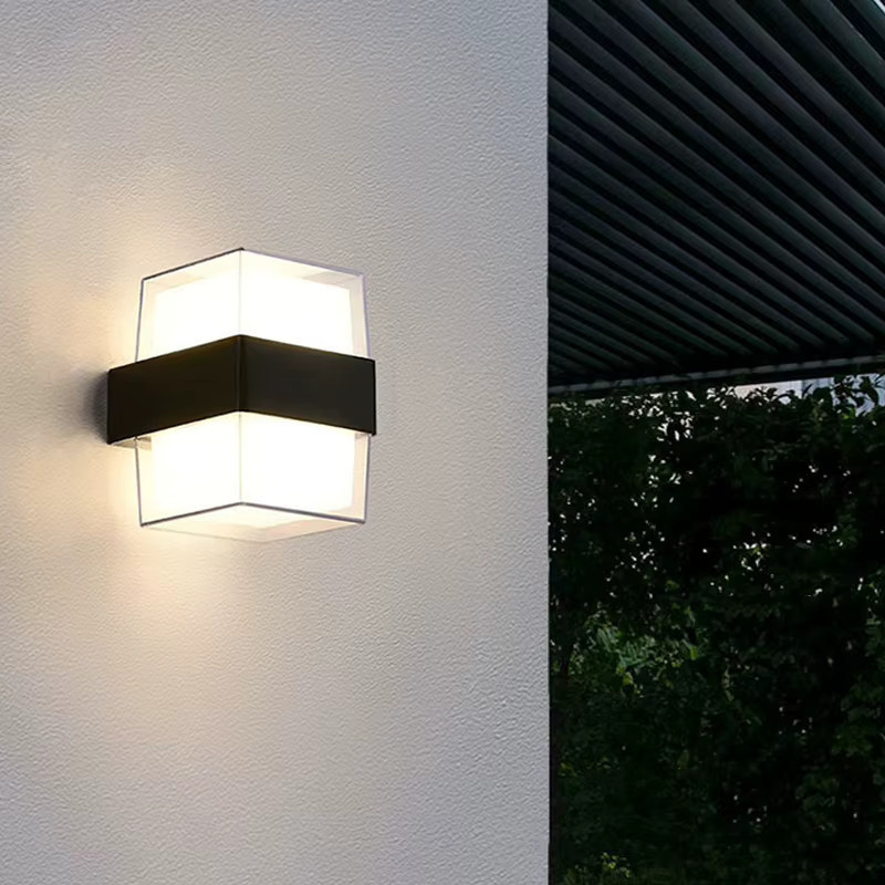 EnwYe LED Wandleuchte Modern Up-Down aus Metall und Glas in Weiß für Schlafzimmer, Wohnzimmer und Flur - Bild 3