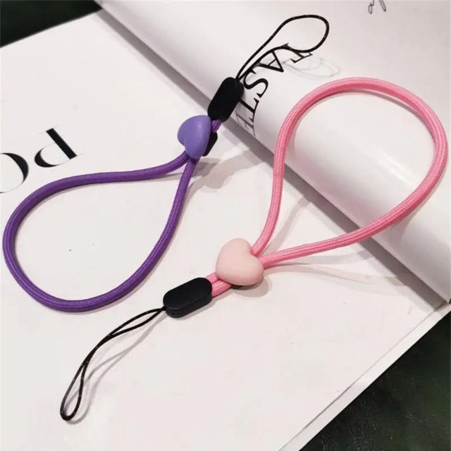 Buntes Handy-Lanyard mit Herz-Motiv und verstellbarem Seil als elastisches Armband für dein Smartphone in Blau und Multicolour - Bild 1