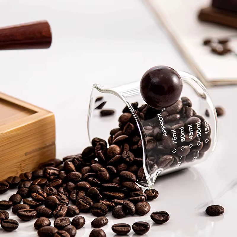 Fome Espresso Messbecher aus Glas mit Holzgriff und Skala, transparent, 75 ml und 150 ml - Bild 4