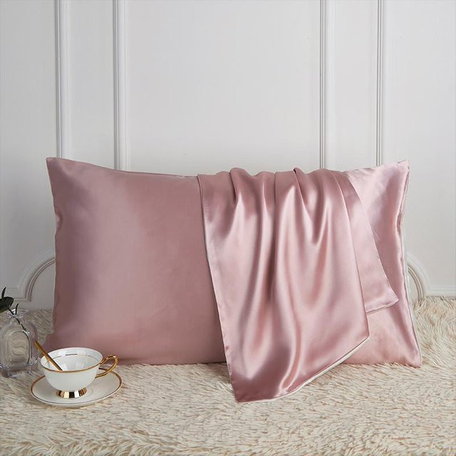 Kissenbezug von Yiran Furniture aus 100 % Maulbeerseide und atmungsaktiver Lyocellfaser, Farbe: Rosa, B/H: 48 x 74 cm - Bild 1