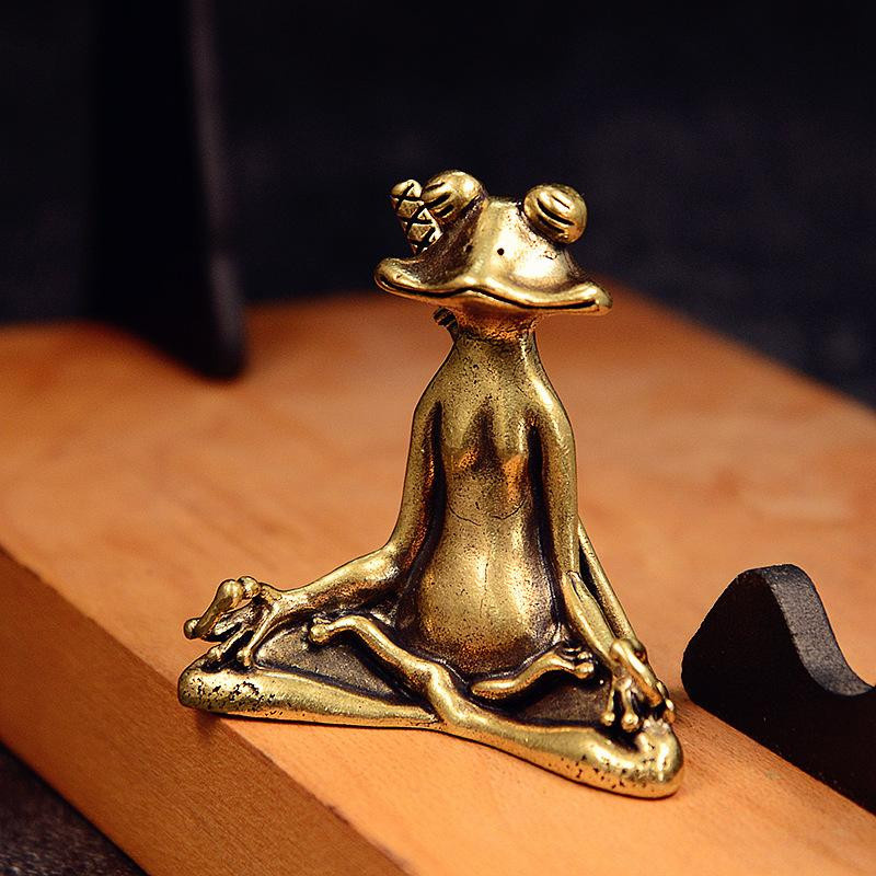 Meditierende Froschfigur aus Messing in Gold von SheyIn als Vintage Tischdekoration und Gartenskulptur - Bild 2