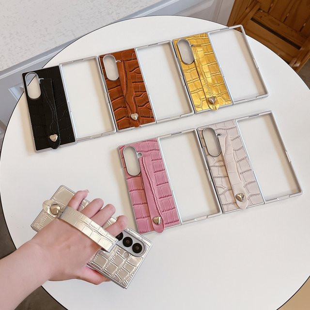 Elegante Handyhülle mit Krokodilmuster-Herzband und silbernem Rahmen für Samsung Z Fold 7, 6, 5, 4, 3 in Silber und Pink - Bild 1