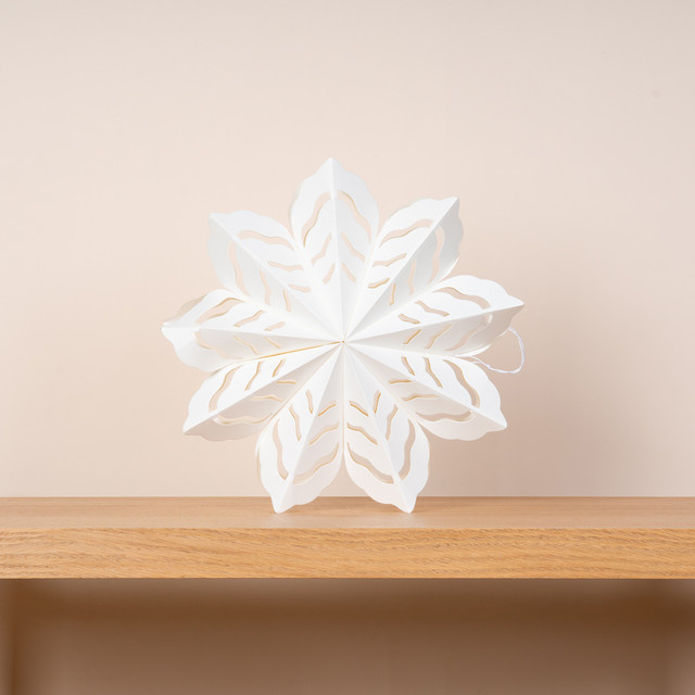 Blume2000 Papierhänger mit Schneeflocken und Blumen-Design in Weiß - Bild 1