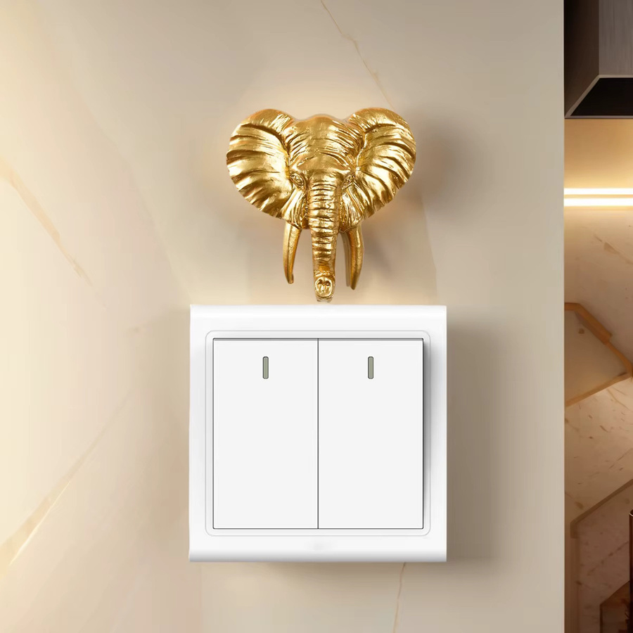 Dekorativer Schalteraufsatz aus Harz in Gold mit Elefantenkopf und Löwenkopf Design für moderne Heimdekoration - Bild 1