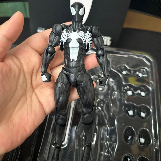 Marvel Black Neighbor Symbiote Spider Man Black Venom Battle Suit, Actionfigur, Schwarz, ab 18 Jahren - Bild 1