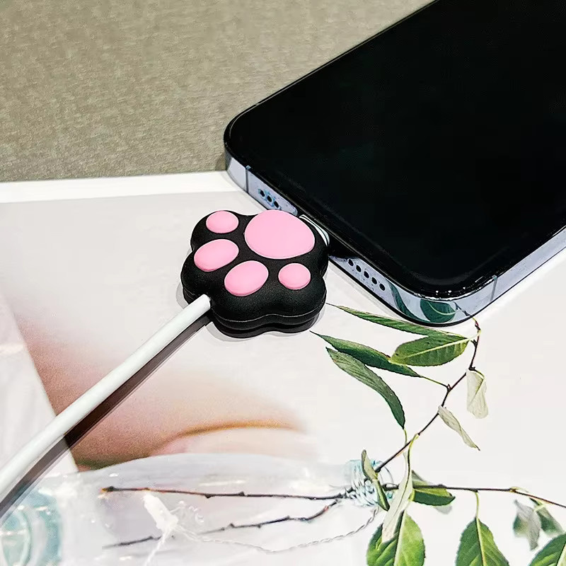 Niedlicher Kabel-Schutz mit Katzenpfoten und Kaninchen-Design für USB-C Ladekabel in Schwarz oder Pink - Bild 3