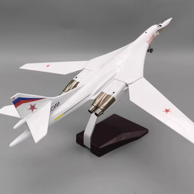 Muwanzhi White Swan Tu-160 Strategischer Bomber, Metall, mit Sound und Licht - Bild 1