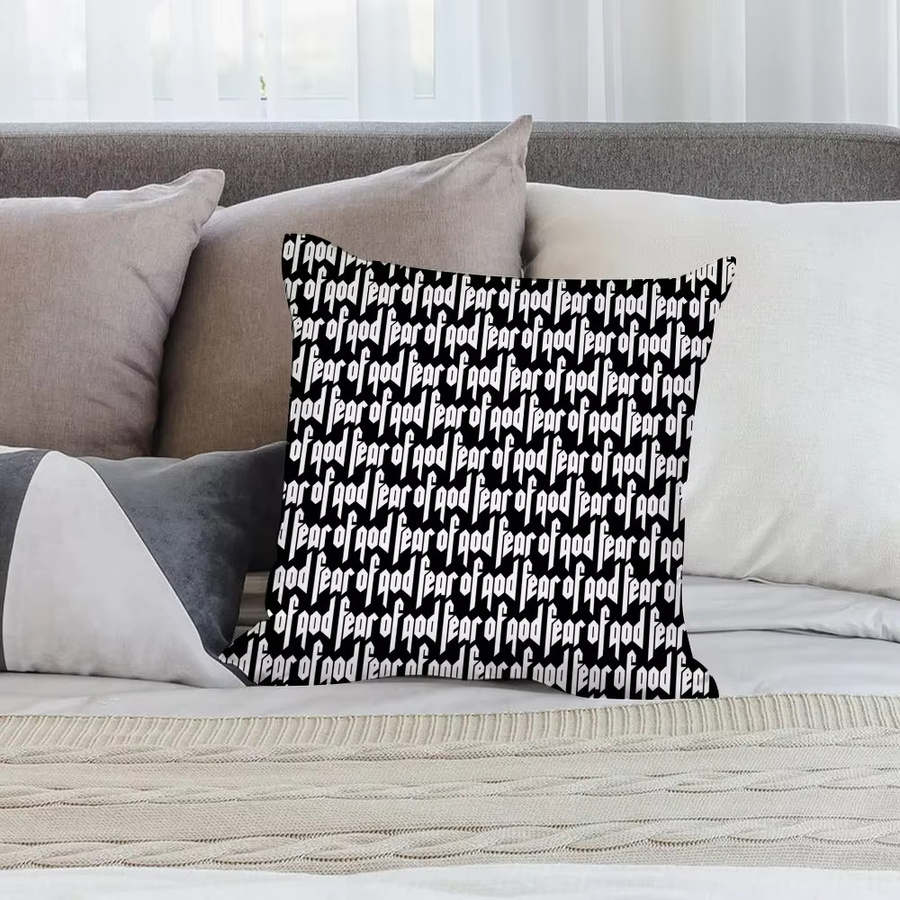 Fear of God Kissenbezug aus weichem Plüschstoff mit doppelseitigem Druck in Schwarz, Weiß und Multicolor - Bild 4