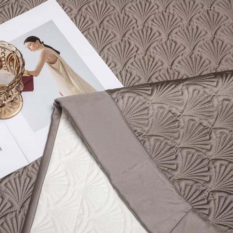 3-teiliges Luxus-Set aus Lyocell-Baumwolle mit geprägter Tagesdecke, Bettüberwurf und Matratzenauflage - Bild 3