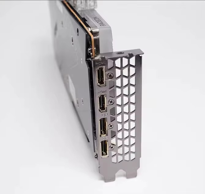 Gigabyte Rückplatte und Blende als Halterung für RX 6600 XT, 6700 XT und 6800 Grafikarten in Schwarz - Bild 2