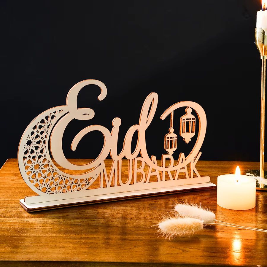 Dekorative Eid Mubarak Buchstaben mit Mond-Motiv aus Holz in Gold für deine Ramadan-Feier - Bild 4