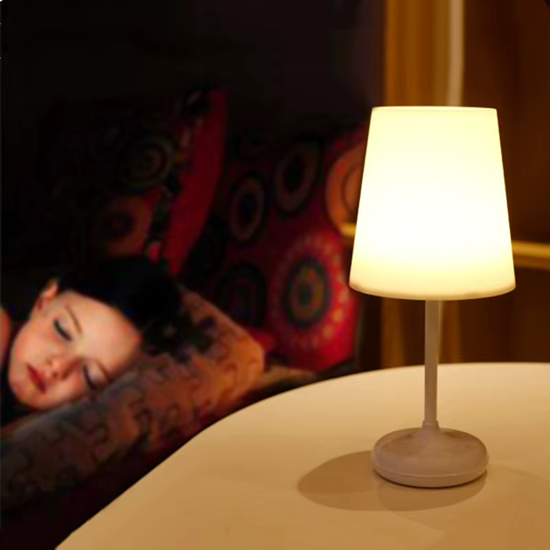Lyfs LED Schreibtischlampe in Weiß mit Touch-Funktion, Dimmbarkeit und Fernbedienung, USB-aufladbare Tischleuchte mit Augenschutz für Home-Office und als Nachtlicht, B/T/H: 13,0 x 29,0 x 13,0 cm - Bild 4