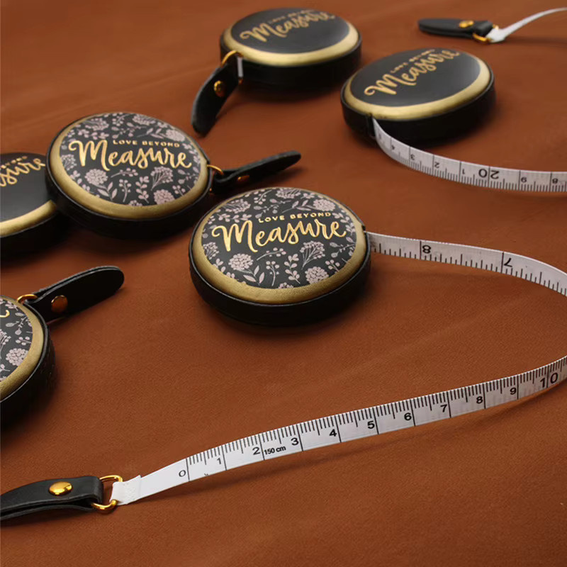 Tragbares Mini Maßband im Vintage Design aus PU Leder in Schwarz - Bild 2
