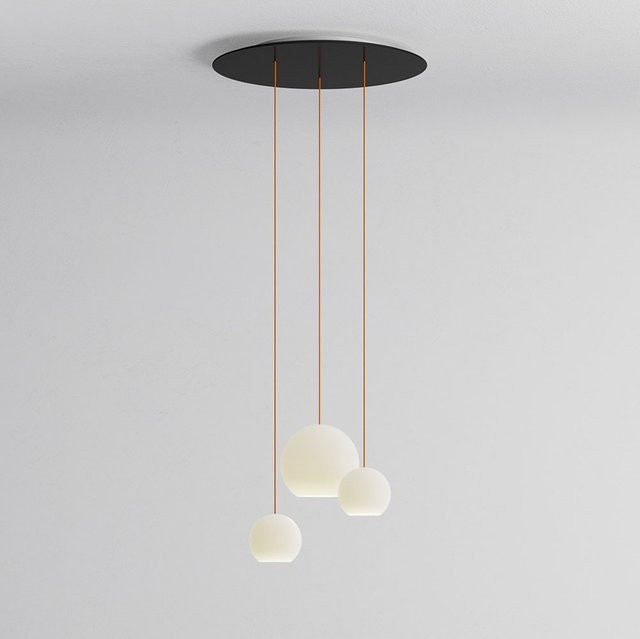 KOMOT KOS Trio SL LED-Pendelleuchte mit rundem Baldachin, Schwarz matt und Orange-mundgeblasenem Opalglas, Tunable White (2200K - 4200K), Durchmesser: 60 cm - Bild 1