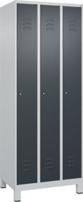 C+P Spind Classic PLUS Garderobenschrank mit 3 Abteilen, Füße, Zylinderschloss und 3 Garderobenhaken, Farbe: Lichtgrau/Anthrazitgrau, H x B x T: 195 x 75 x 50 cm - Bild 1
