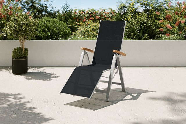 Villana Tasmania Relaxsessel in Silber/Schwarz mit Eukalyptus-Armlehnen aus Aluminium und Textilene, höhenverstellbar, FSC-zertifiziert - Bild 1