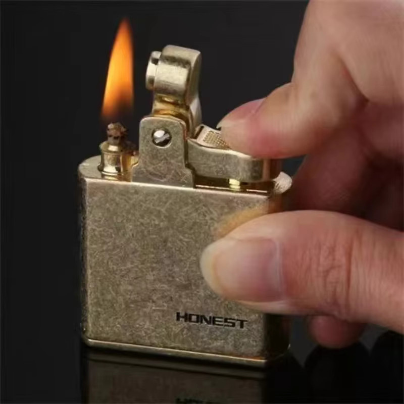HONEST Retro Druckzünd-Feuerzeug Kowtow Machine in Silber oder Gold - Bild 5