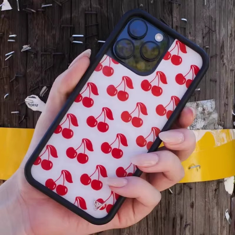Potdemiel Handyhülle Wildflower mit 3D Erdbeer-Kirsch-Design in Rot und Multicolour für iPhone 12 bis iPhone 17 Pro Max Plus, stoßfeste Schutzhülle - Bild 2