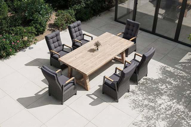 OUTFLEXX Nova Garten-Essgruppe aus Alu und Polyrattan mit 6 Sesseln, anthrazit/grau/natur, Tisch B: 220 cm, T: 110 cm, mit verstellbaren Rückenlehnen und Teak-Armlehnen, FSC-zertifiziert - Bild 1